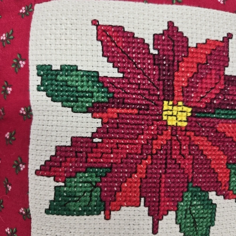 VINTAGE HANDMADE NEEDLE WORK EMROIDERY CHRISTMAS THROW PILLOW POINSETTIA RED